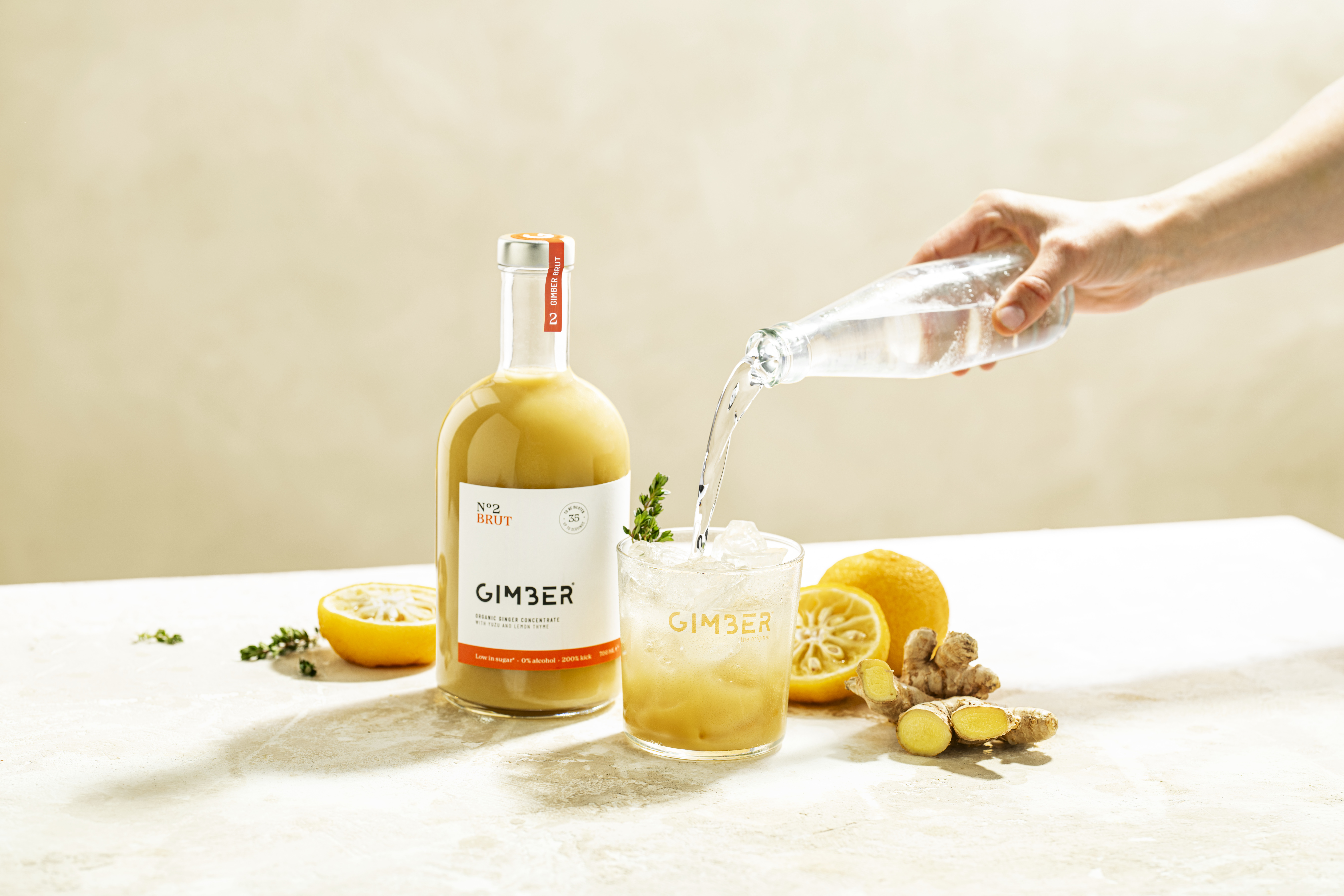 GIMBER N°2 BRUT_PERFECT SERVE POUR GLASS_HORIZONTAL.jpg